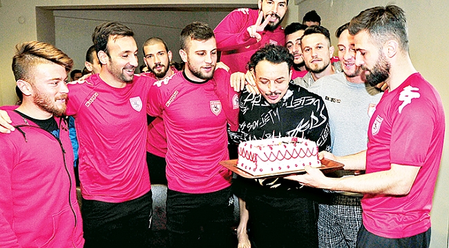 Ahmet Burak 36 yaşında