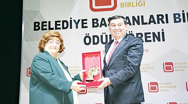 Başkan İkiz'e ödül