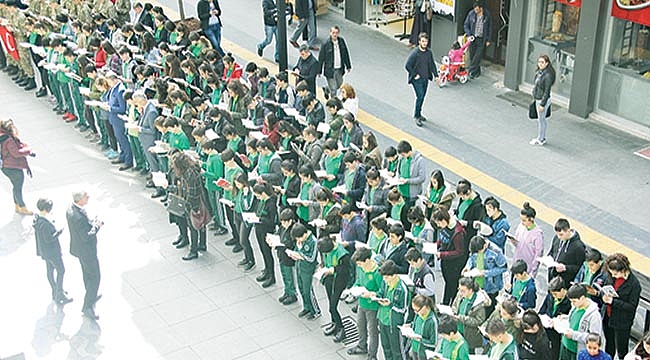BİN 200 ÖĞRENCİ AYNI ANDA KİTAP OKUDU