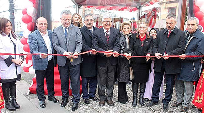 Bu halıya bir ilmek de siz atın