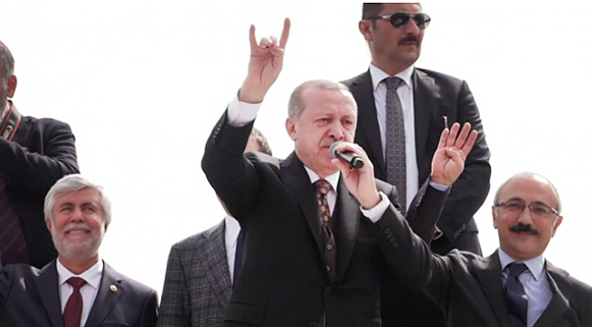 Erdoğan'dan Bozkurt işareti