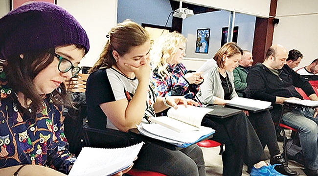 Eski öğrencilerden tiyatro festivali