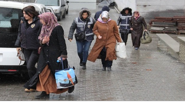 FETÖ’nün "eyalet ablası" ve ByLock kullanan 2 kadın adliyeye sevk edildi