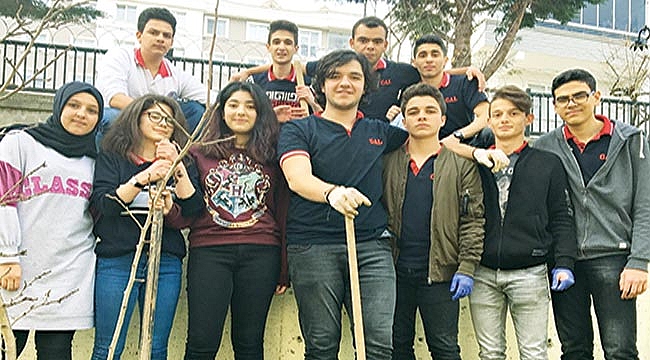 Fidan dikerek çevreye katkı sağladılar 