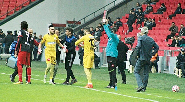 Furkan maçı tamamlayamadı