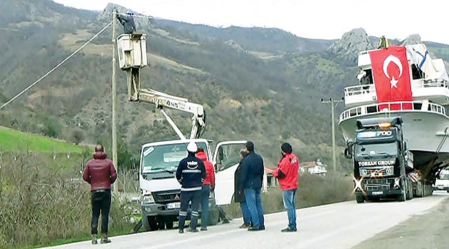 Gezi teknesinin  zorlu yolculuğu 