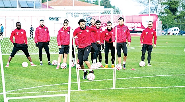 ‘Kadromuzun dar olması bizleri etkiliyor’