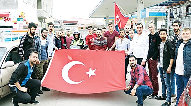Modifiye tutkunları düzenledikleri konvoyla şehitleri andı 