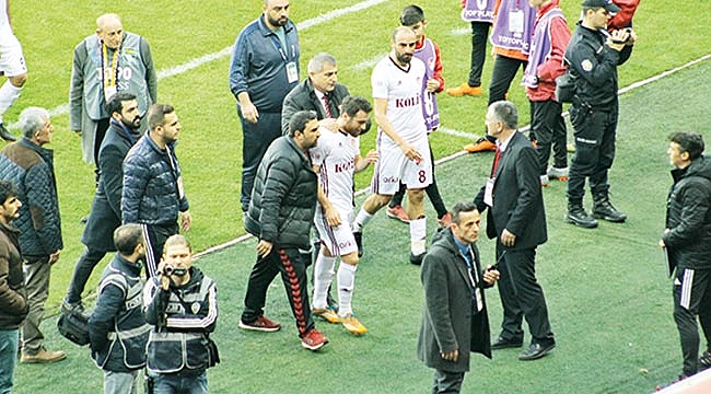 Pekşen’e protesto