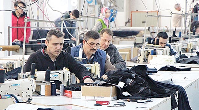 Takım elbiseleri Fransa için dikiyorlar