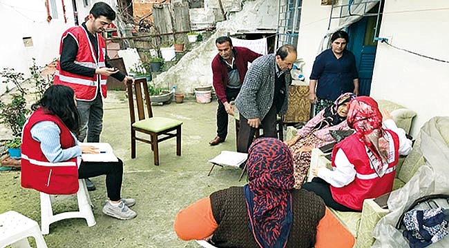 Türk Kızılayı yaşlıların yanında