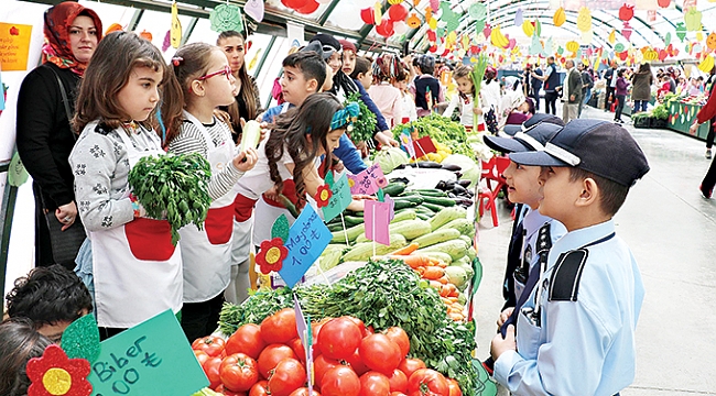 Anasınıfı öğrencileri pazar esnafı oldu