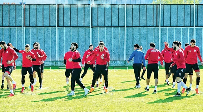 ‘Dimdik ayaktayız’