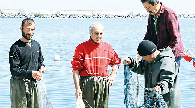 Karadeniz'de balık ağları toplandı