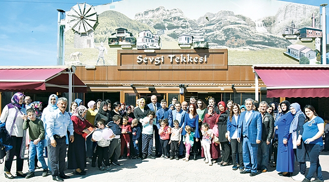 Özel çocuklarla bir araya geldi