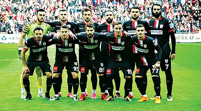 9 futbolcuyla yollar ayrıldı