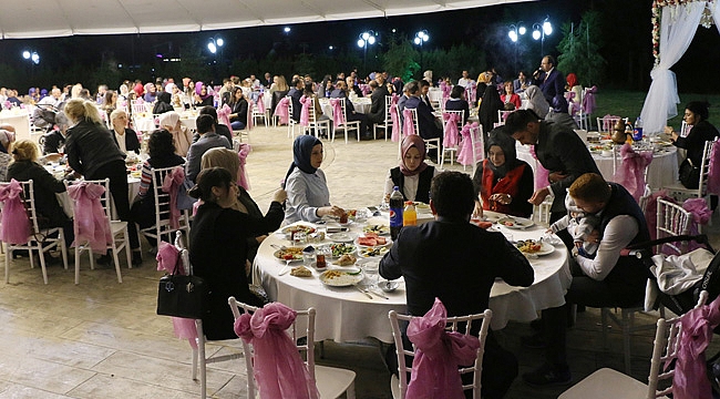 AK Parti ailesi  iftarda buluştu