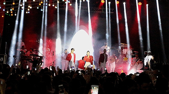 Derya Uluğ, Atakumlular’ı coşturdu