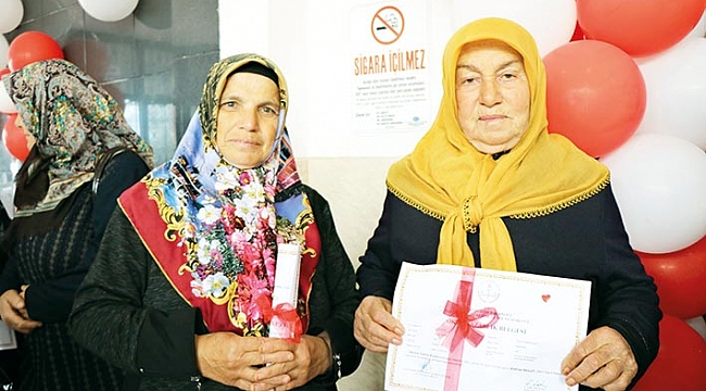 İlk işi asker oğluna mektup yazdı