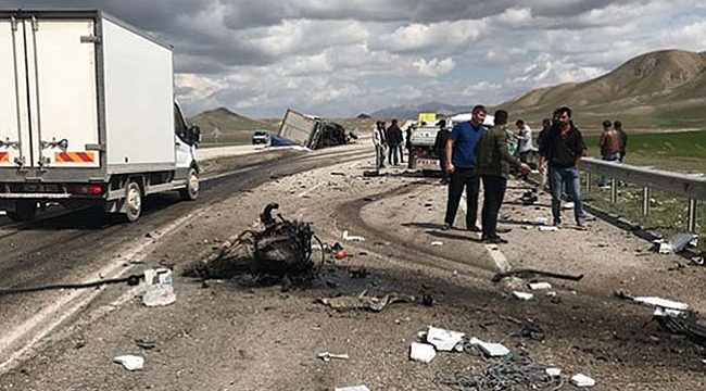 Kamyonet tırla çarpıştı