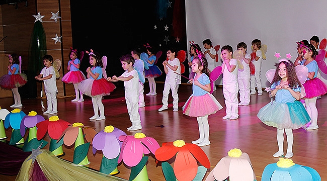 MİNİK EZGİLİLERDEN MUHTEŞEM YIL SONU GÖSTERİSİ