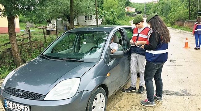 Öğrencilerden yol kontrolü