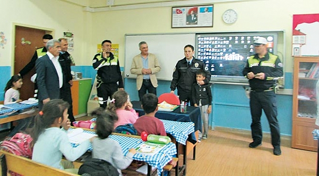 Öğrencilere trafik kuralları anlatıldı