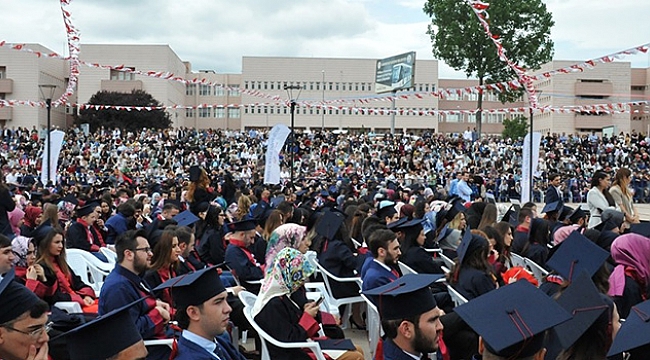 Fen-Edebiyat’ta  mezuniyet coşkusu