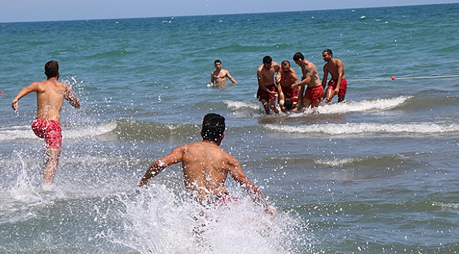 İki genç boğulma tehlikesi geçirdi