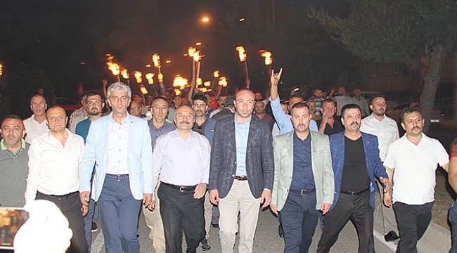 MHP ADAYLARINA MEŞALELİ KARŞILAMA