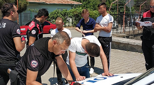 Okul bahçesinde bıçaklı kavga