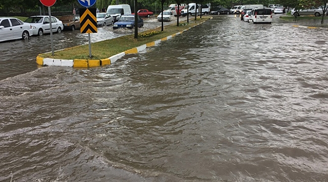 Sağanak fena vurdu!