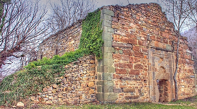 Bir asırlık kilise  restore bekliyor