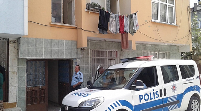 Evinde ölü bulundu