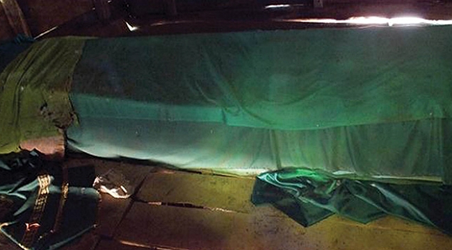 Tarihi türbede define aradılar