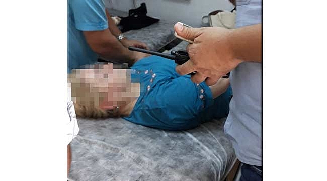 Annesini bıçakladı