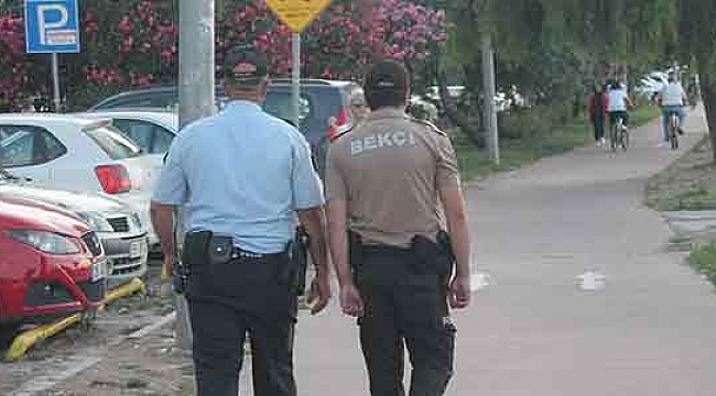 Bekçiler çaylarını  eczanede içebilir