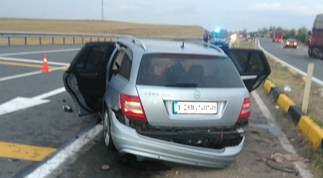 Otomobil bariyerlere çarptı: 5 yaralı