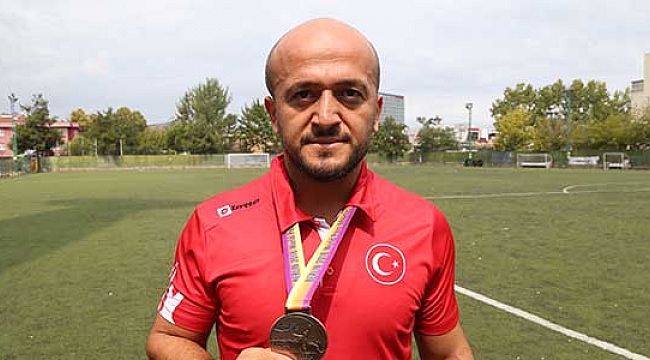 ‘BAYRAĞIMIZI GÖNDERE ÇEKTİRDİĞİM İÇİN GURURLUYUM’