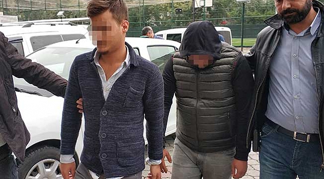 Araçların camlarını  kırıp hırsızlık yaptılar