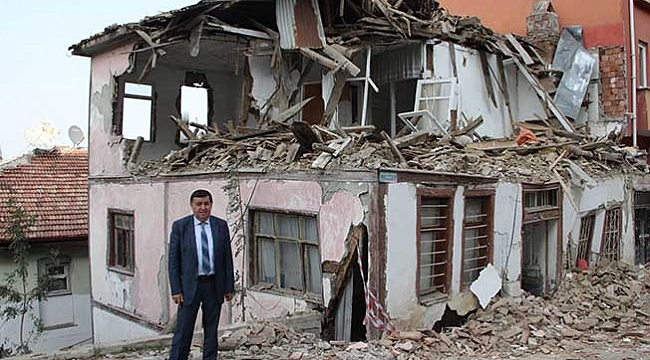 Metruk bina yıkıldı