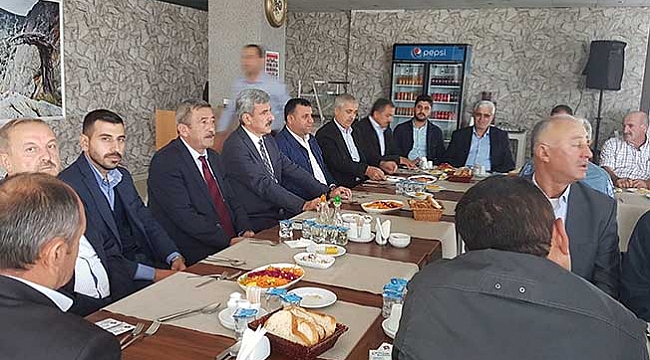 Muhtarlara başkan yemeği