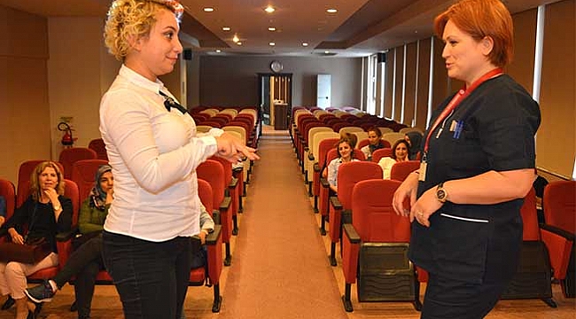 Sağlık personeline işaret dili eğitimi