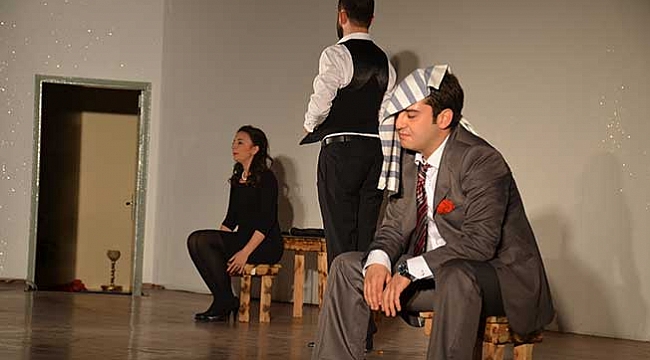 19 Mayıs tiyatroda buluştu