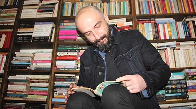 6 yılda 12 bin  kitap biriktirdi