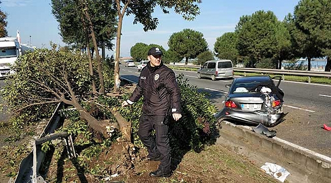 Lastiği patlayan otomobil takla attı