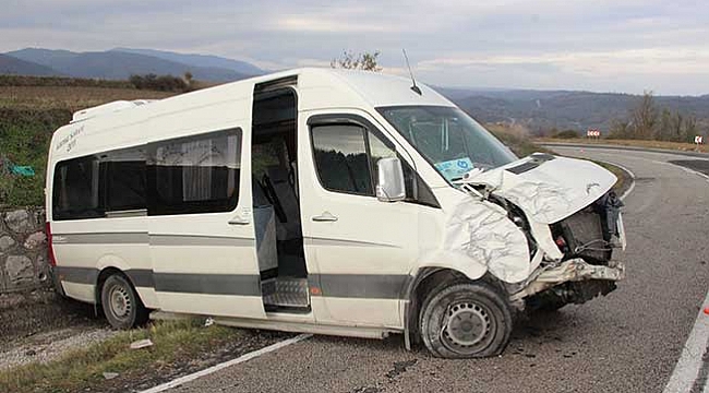 Öğrenci servisi istinat duvarına çarptı