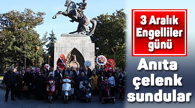 Anıta çelenk sundular