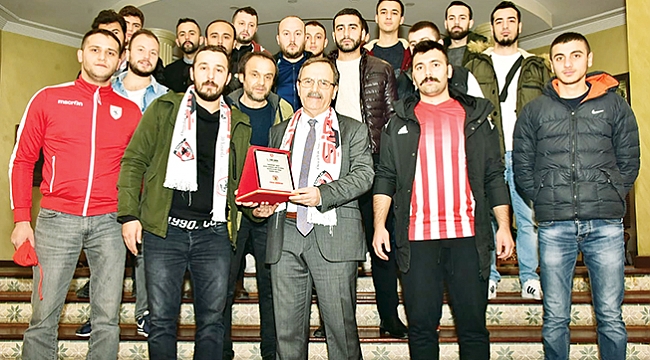 Başkan Zihni Şahin'e kırmızı-beyaz destek