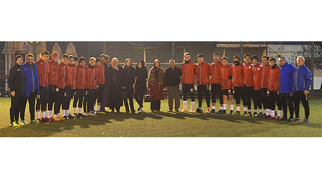 U16 oyuncularına veli sürprizi